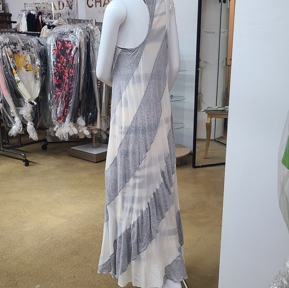IISLI Maxi Dress - Picture 8 of 13
